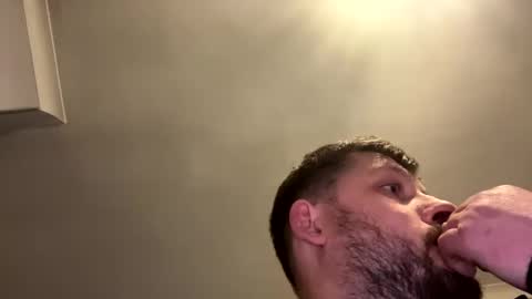 Snapshot of skuzzy25 chatting on March 12, 10:39 pm skuzzy25 online show from March 12, 10:39 pm