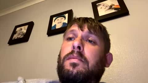 Snapshot of skuzzy25 chatting on October 1, 11:33 pm skuzzy25 online show from October 1, 11:33 pm