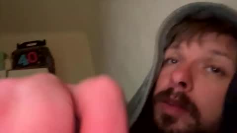 Snapshot of skuzzy25 chatting on October 18, 7:09 am skuzzy25 online show from October 18, 7:09 am