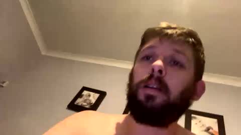 Snapshot of skuzzy25 chatting on October 23, 12:10 am skuzzy25 online show from October 23, 12:10 am