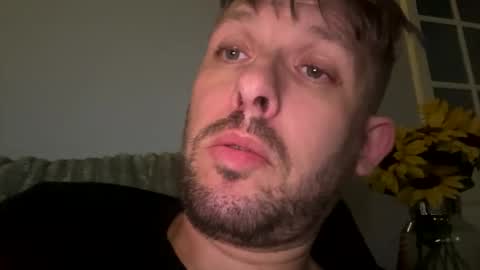 Snapshot of skuzzy25 chatting on October 31, 7:09 am skuzzy25 online show from October 31, 7:09 am