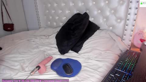 Snapshot of sky___blue chatting on February 26, 12:16 am Sky Independent model WISH LIST online show from February 26, 12:16 am