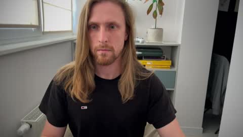 Snapshot of sky_guy25 chatting on November 29, 10:29 am sky_guy25 online show from November 29, 10:29 am