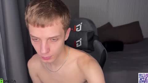 Snapshot of sky_hunter chatting on October 23, 3:00 pm sky_hunter online show from October 23, 3:00 pm