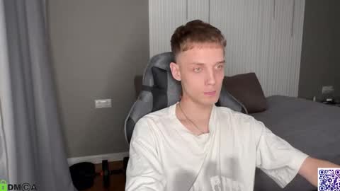 Snapshot of sky_hunter chatting on November 6, 7:04 pm sky_hunter online show from November 6, 7:04 pm