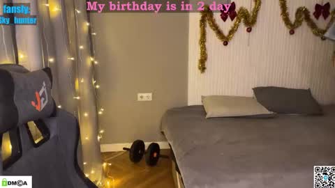 Snapshot of sky_hunter chatting on December 15, 1:48 pm sky_hunter online show from December 15, 1:48 pm