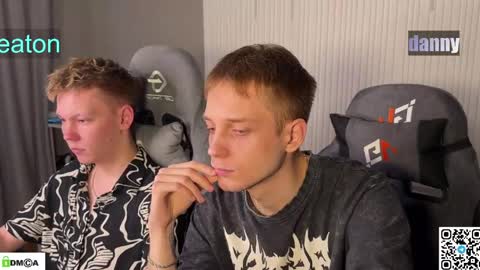 sky_hunter online show from April 19, 1:32 pm