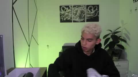 Daniel online show from December 18, 2:39 am