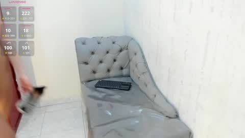 Snapshot of sky_swette chatting on February 19, 12:14 am Sky online show from February 19, 12:14 am