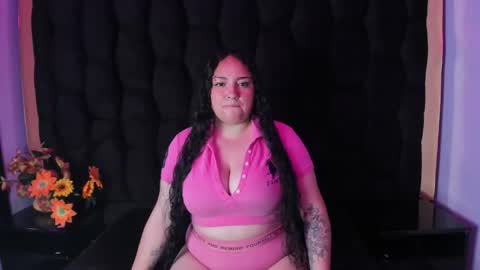 Snapshot of skyblacky_ chatting on December 17, 12:33 pm SkyBlacky online show from December 17, 12:33 pm