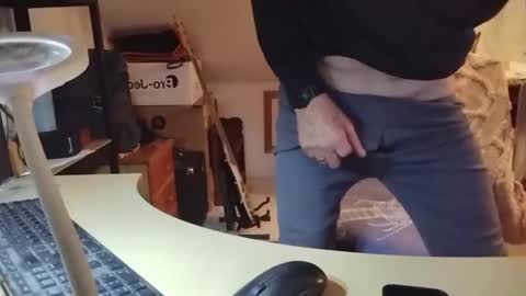 Snapshot of skydog819 chatting on November 20, 7:13 pm skydog819 online show from November 20, 7:13 pm