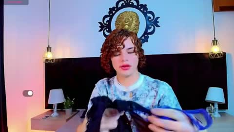 Snapshot of skyee_angel chatting on April 25, 7:11 pm Angel online show from April 25, 7:11 pm