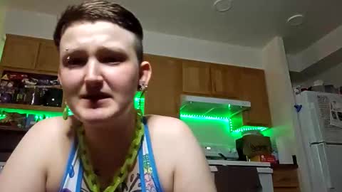 Snapshot of skyisacutie chatting on December 17, 8:53 am Skyisacutie online show from December 17, 8:53 am