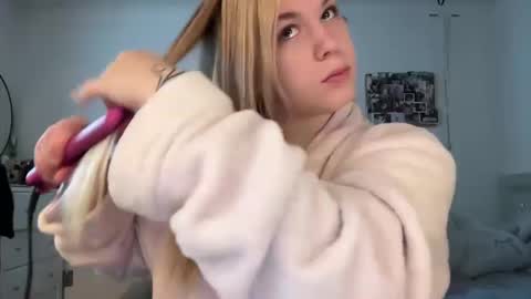 Snapshot of skymay777 chatting on October 14, 5:03 pm skymay777 online show from October 14, 5:03 pm