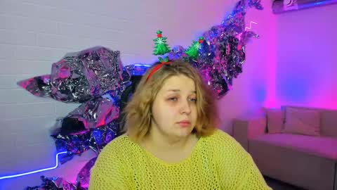 Snapshot of sladadeew chatting on December 25, 9:02 am Slada Deew online show from December 25, 9:02 am