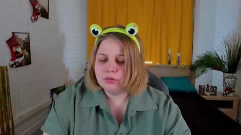 Snapshot of sladadeew chatting on December 27, 12:23 pm Slada Deew online show from December 27, 12:23 pm