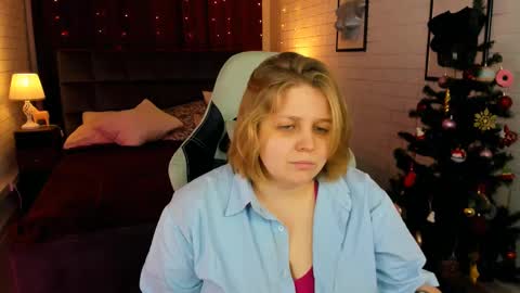 Snapshot of sladadeew chatting on December 28, 1:28 pm Slada Deew online show from December 28, 1:28 pm