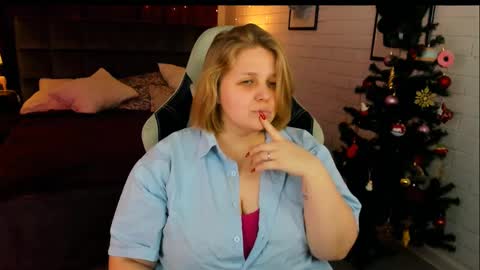 Snapshot of sladadeew chatting on December 28, 4:30 pm Slada Deew online show from December 28, 4:30 pm