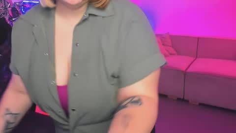 Snapshot of sladadeew chatting on December 30, 12:09 pm Slada Deew online show from December 30, 12:09 pm