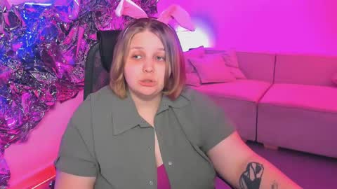 Snapshot of sladadeew chatting on December 30, 3:13 pm Slada Deew online show from December 30, 3:13 pm