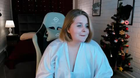 Snapshot of sladadeew chatting on December 31, 8:23 pm Slada Deew online show from December 31, 8:23 pm