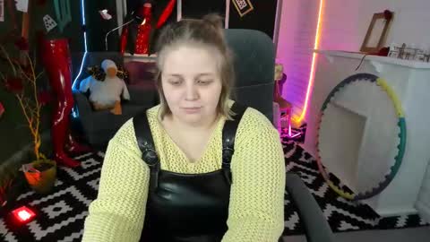 Snapshot of sladadeew chatting on January 2, 3:19 pm Slada Deew online show from January 2, 3:19 pm