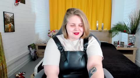 Snapshot of sladadeew chatting on January 3, 12:19 pm Slada Deew online show from January 3, 12:19 pm