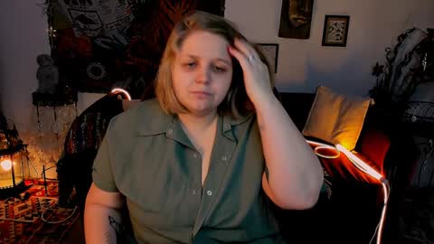 Snapshot of sladadeew chatting on January 5, 1:04 pm Slada Deew online show from January 5, 1:04 pm