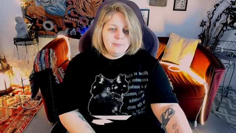 Snapshot of sladadeew chatting on January 7, 9:07 am Slada Deew online show from January 7, 9:07 am