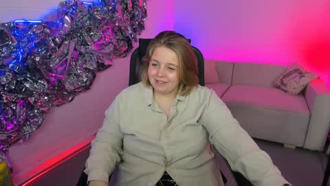 Snapshot of sladadeew chatting on January 9, 12:09 pm Slada Deew online show from January 9, 12:09 pm