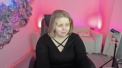 Snapshot of sladadeew chatting on January 15, 9:02 am Slada Deew online show from January 15, 9:02 am