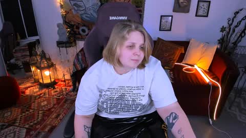 Snapshot of sladadeew chatting on January 18, 12:04 pm Slada Deew online show from January 18, 12:04 pm