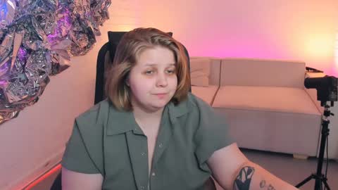 Snapshot of sladadeew chatting on January 19, 3:10 pm Slada Deew online show from January 19, 3:10 pm