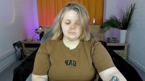 Snapshot of sladadeew chatting on January 21, 9:13 am Slada Deew online show from January 21, 9:13 am