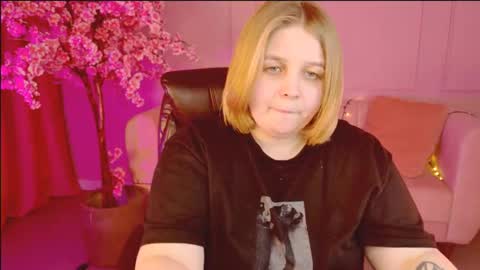 Snapshot of sladadeew chatting on February 3, 12:03 pm Slada Deew online show from February 3, 12:03 pm