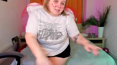 Snapshot of sladadeew chatting on February 11, 12:16 pm Slada Deew online show from February 11, 12:16 pm