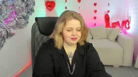 Snapshot of sladadeew chatting on February 20, 9:22 am Slada Deew online show from February 20, 9:22 am