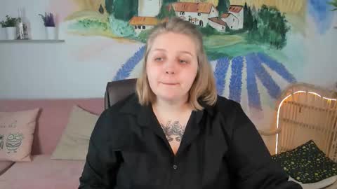 Snapshot of sladadeew chatting on February 26, 9:10 am Slada Deew online show from February 26, 9:10 am