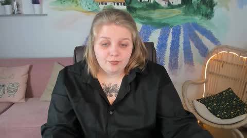Snapshot of sladadeew chatting on February 26, 12:14 pm Slada Deew online show from February 26, 12:14 pm