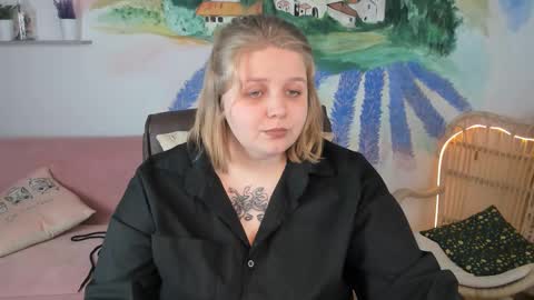 Snapshot of sladadeew chatting on February 26, 4:24 pm Slada Deew online show from February 26, 4:24 pm