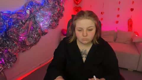 Snapshot of sladadeew chatting on February 27, 9:11 am Slada Deew online show from February 27, 9:11 am
