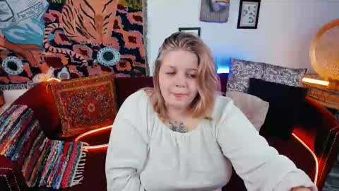 Snapshot of sladadeew chatting on September 13, 5:18 am Slada Deew online show from September 13, 5:18 am