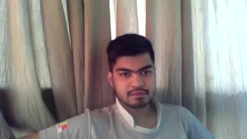 Snapshot of slavesj18 chatting on December 17, 4:40 am Add me on hangout sjcool1998 online show from December 17, 4:40 am