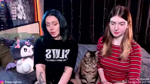 Snapshot of sleepingduo chatting on November 10, 12:04 pm Hi We are Iva and Angela Nice to meet u 3 online show from November 10, 12:04 pm