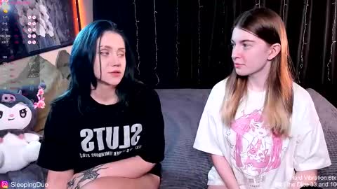 Snapshot of sleepingduo chatting on November 11, 3:45 pm Hi We are Iva and Angela Nice to meet u 3 online show from November 11, 3:45 pm