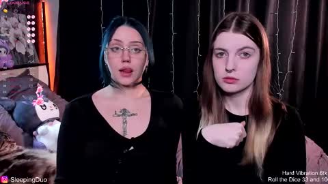 Snapshot of sleepingduo chatting on November 29, 3:26 pm Hi We are Iva and Angela Nice to meet u 3 online show from November 29, 3:26 pm