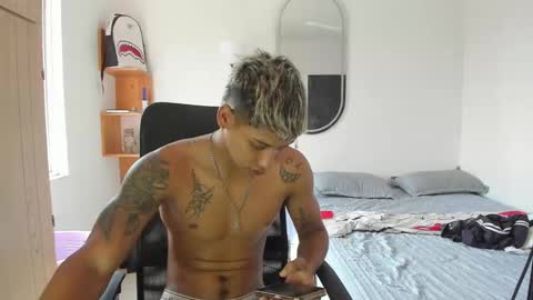 Snapshot of slim_master12 chatting on February 22, 3:25 pm slim_master12 online show from February 22, 3:25 pm