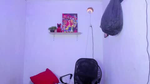 Snapshot of slim_master12 chatting on March 5, 8:54 am slim_master12 online show from March 5, 8:54 am