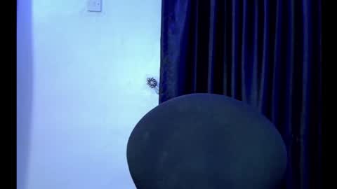 Snapshot of slim_petitqueen chatting on November 6, 11:15 pm Alice online show from November 6, 11:15 pm