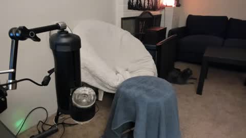 Snapshot of slimguerrilla chatting on December 7, 8:27 pm Slimguerrilla online show from December 7, 8:27 pm